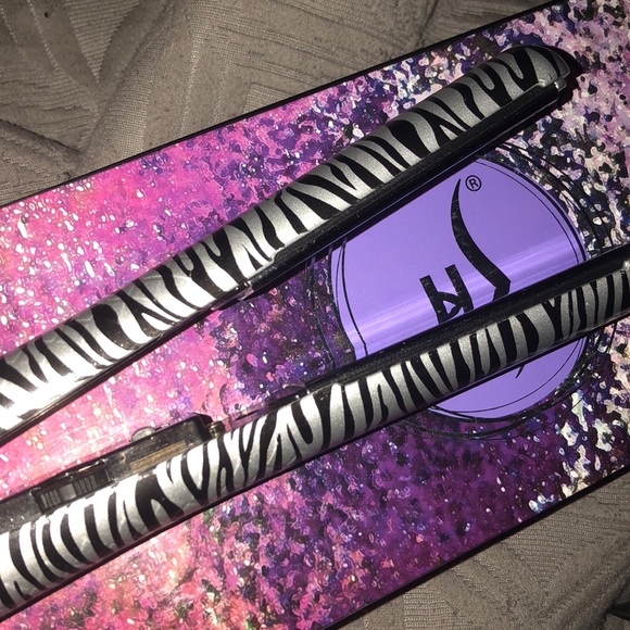 Fahrenheit Accessories | Zebra Fahrenheit Hair Care System Flat Iron